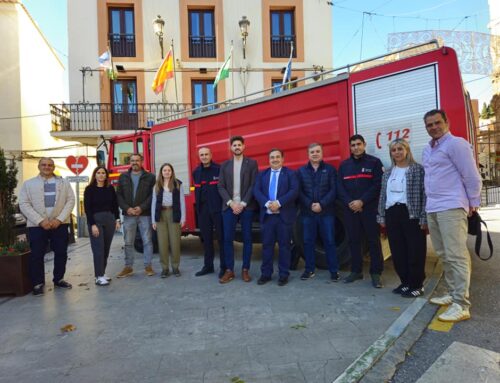 El Ayuntamiento recibe un camión de bomberos para crear un punto de pronto auxilio