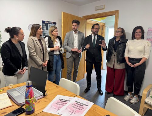 El delegado del Gobierno en Granada, Antonio Granados, visita el Centro Municipal de Información a la Mujer de Lanjarón